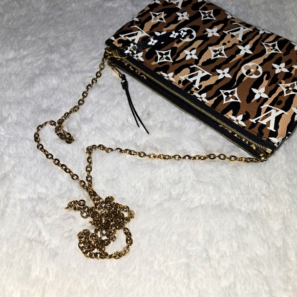🔥 Louis Vuitton Pochette Double Zip Monogram Giant Jungle LIKE NEW! 🔥 - Picture 4 of 14